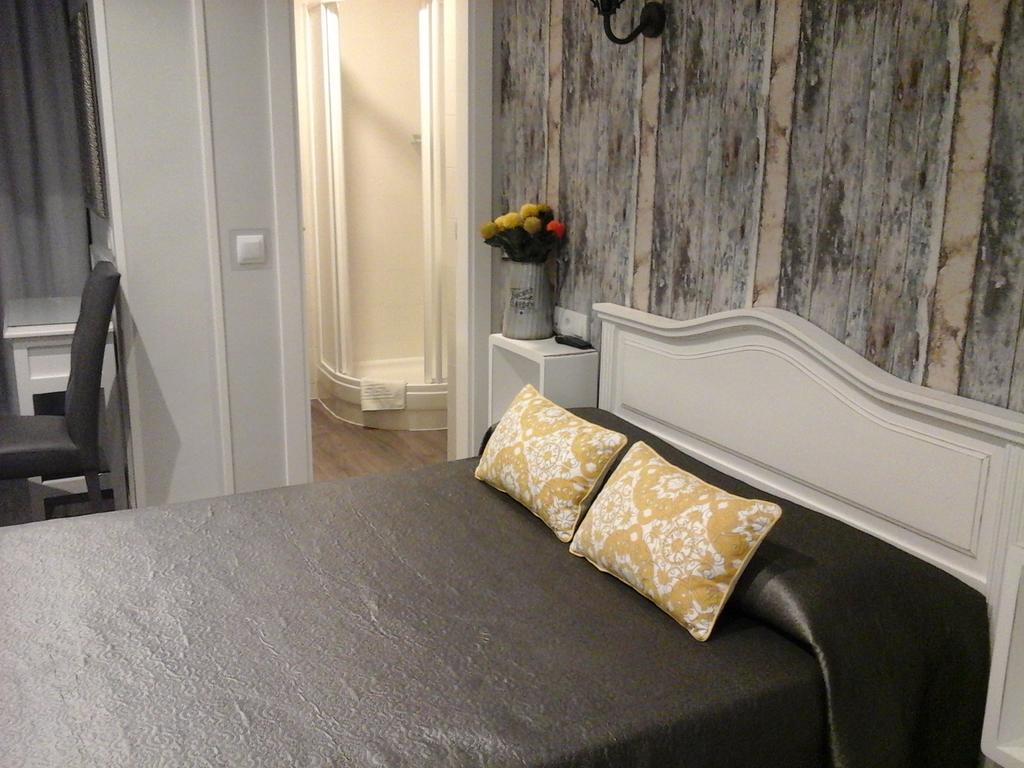 Hostal Don Alfonso Madrid Bagian luar foto