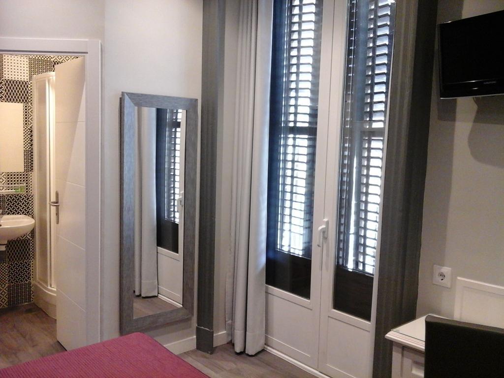 Hostal Don Alfonso Madrid Bagian luar foto