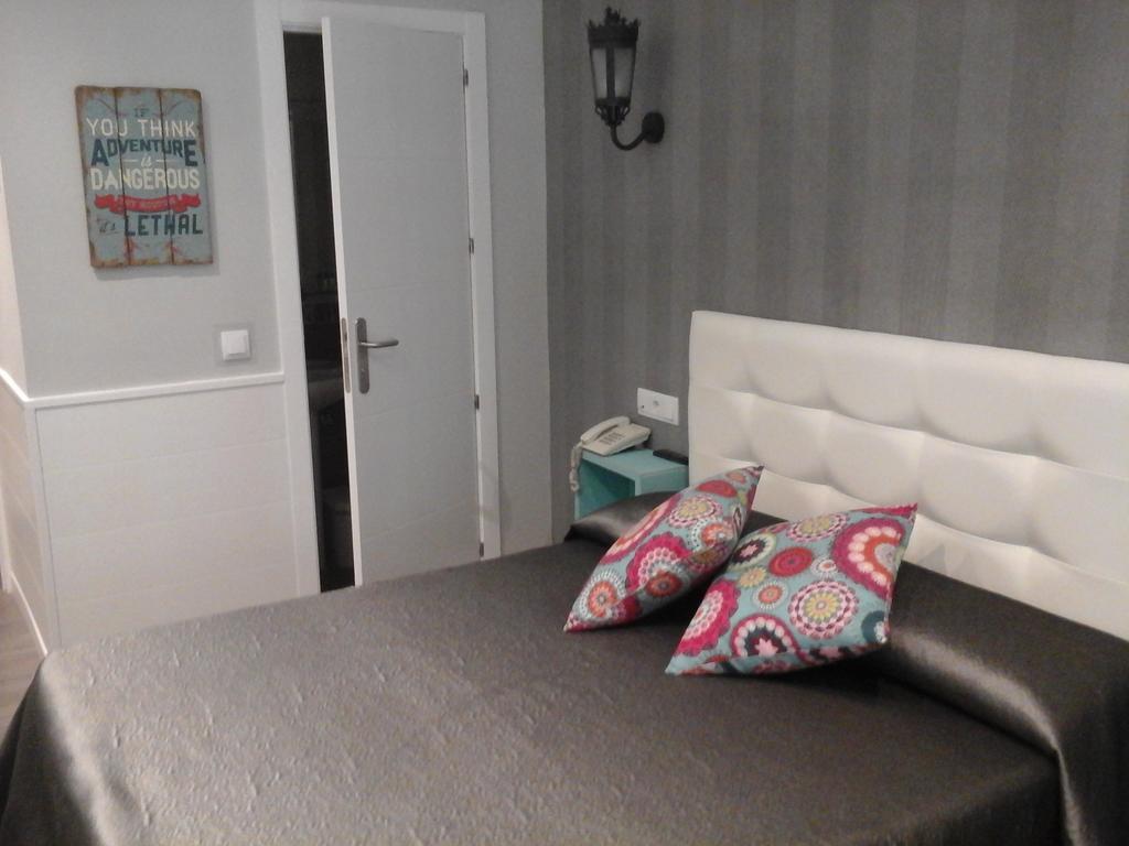 Hostal Don Alfonso Madrid Bagian luar foto