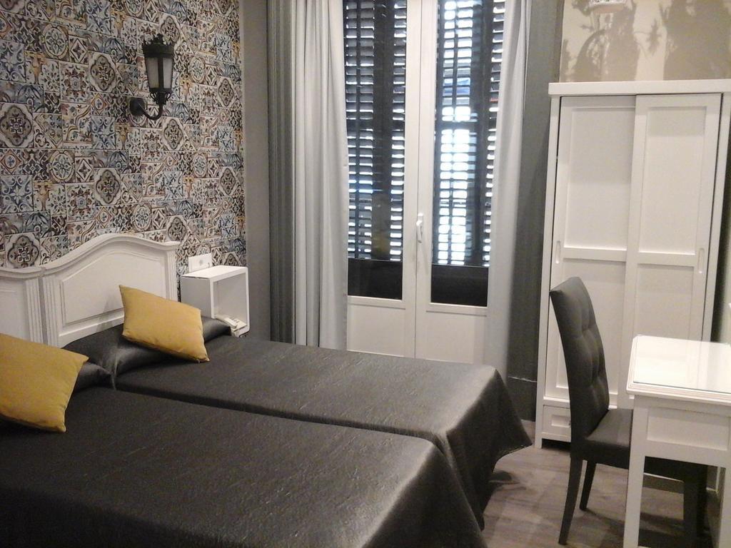 Hostal Don Alfonso Madrid Bagian luar foto