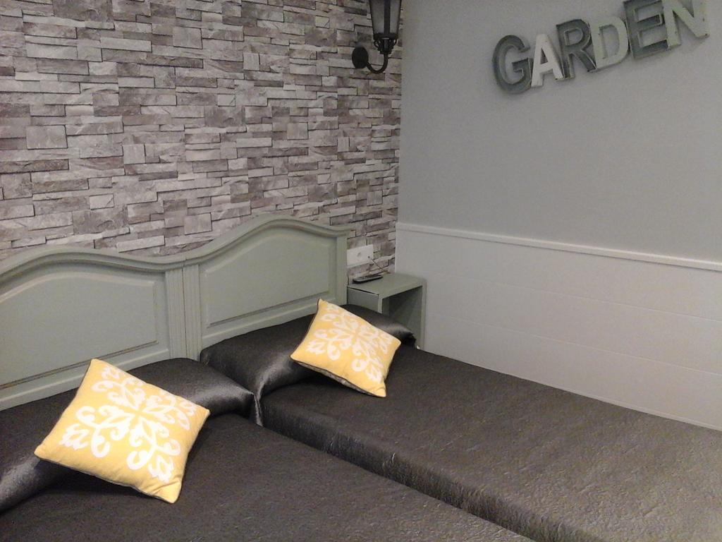 Hostal Don Alfonso Madrid Bagian luar foto