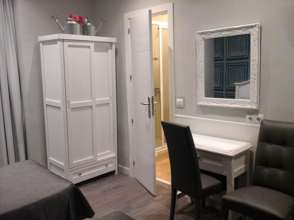 Hostal Don Alfonso Madrid Bagian luar foto