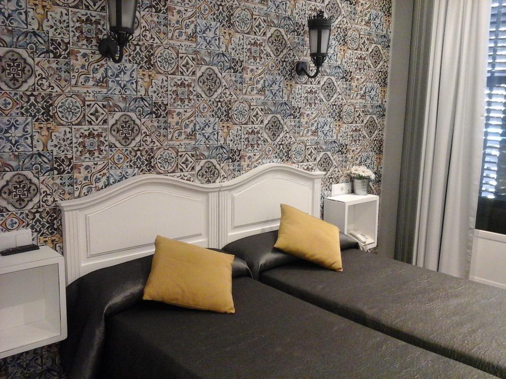 Hostal Don Alfonso Madrid Bagian luar foto