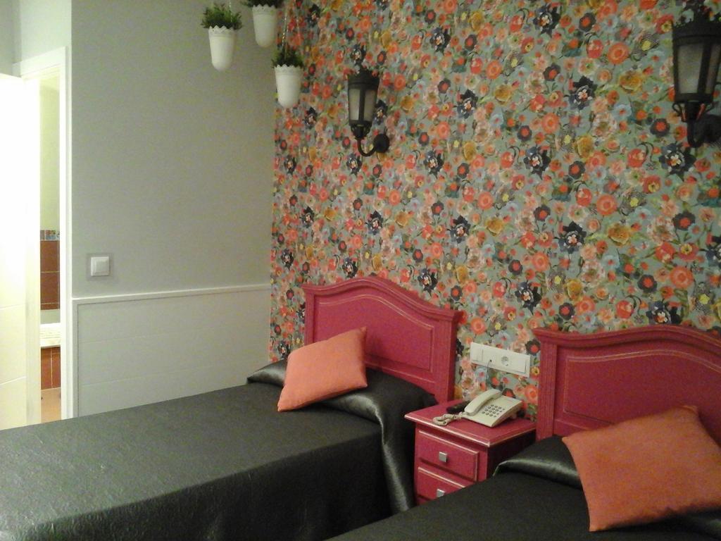 Hostal Don Alfonso Madrid Bagian luar foto