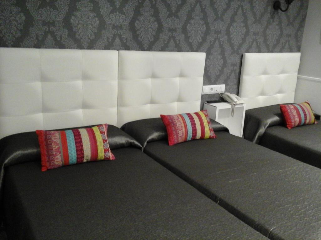 Hostal Don Alfonso Madrid Bagian luar foto